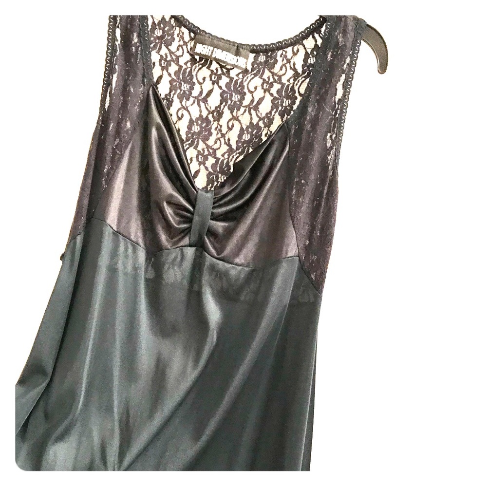 Black silk dressing gown / slip